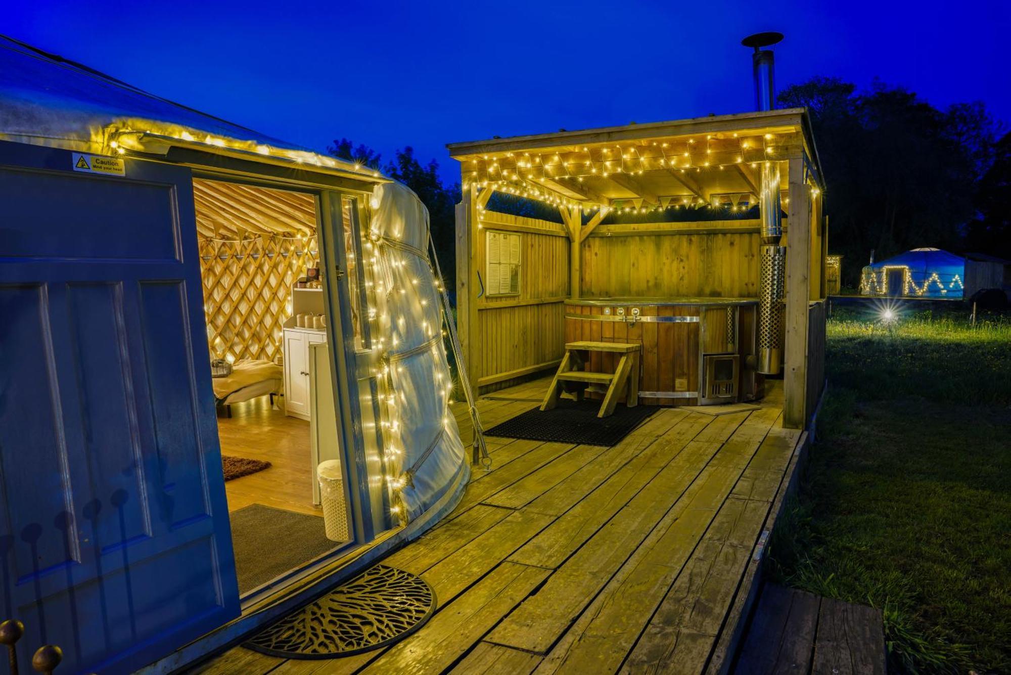 ホテル Glamp And Tipple Ltd Great Ellingham エクステリア 写真