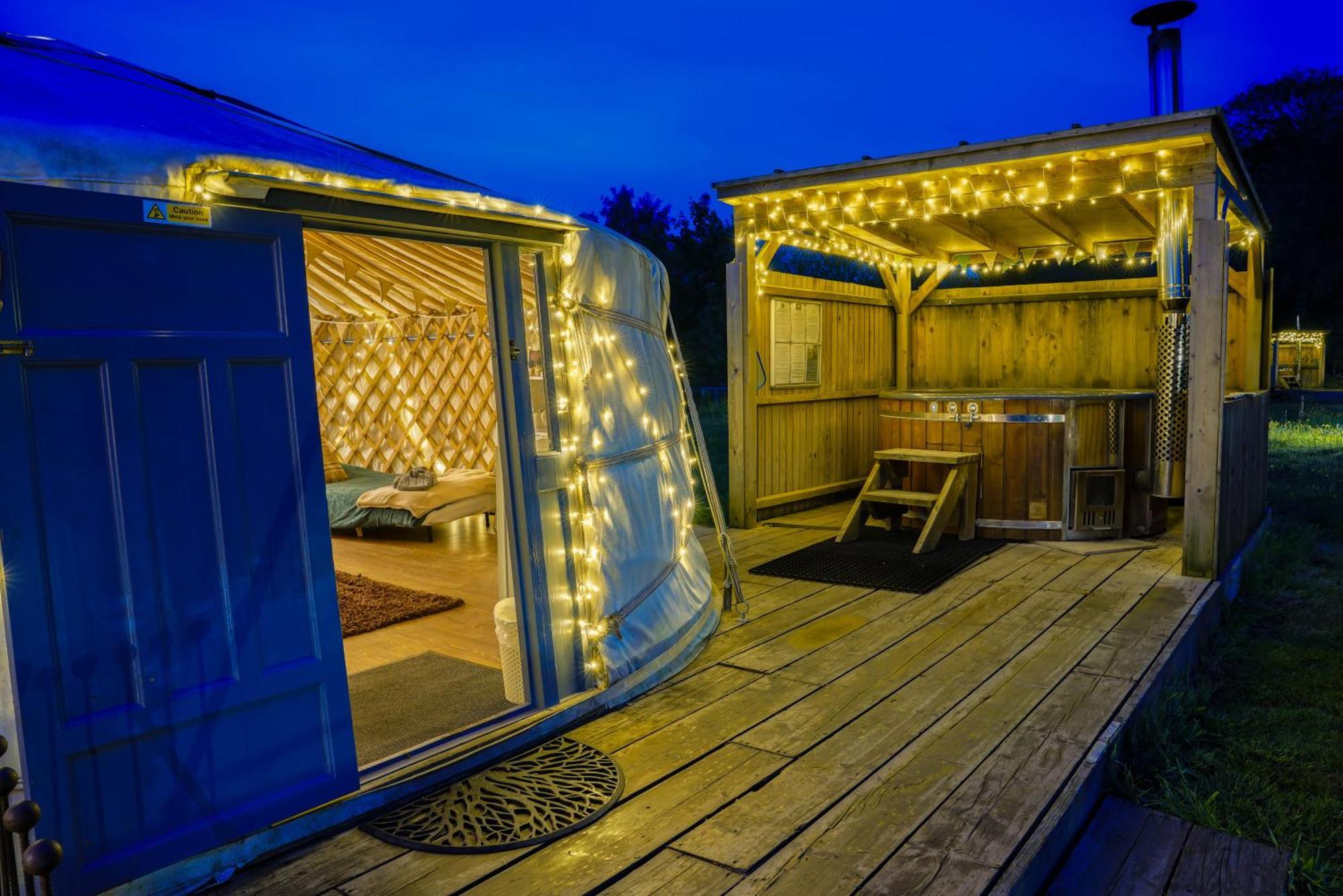 ホテル Glamp And Tipple Ltd Great Ellingham エクステリア 写真