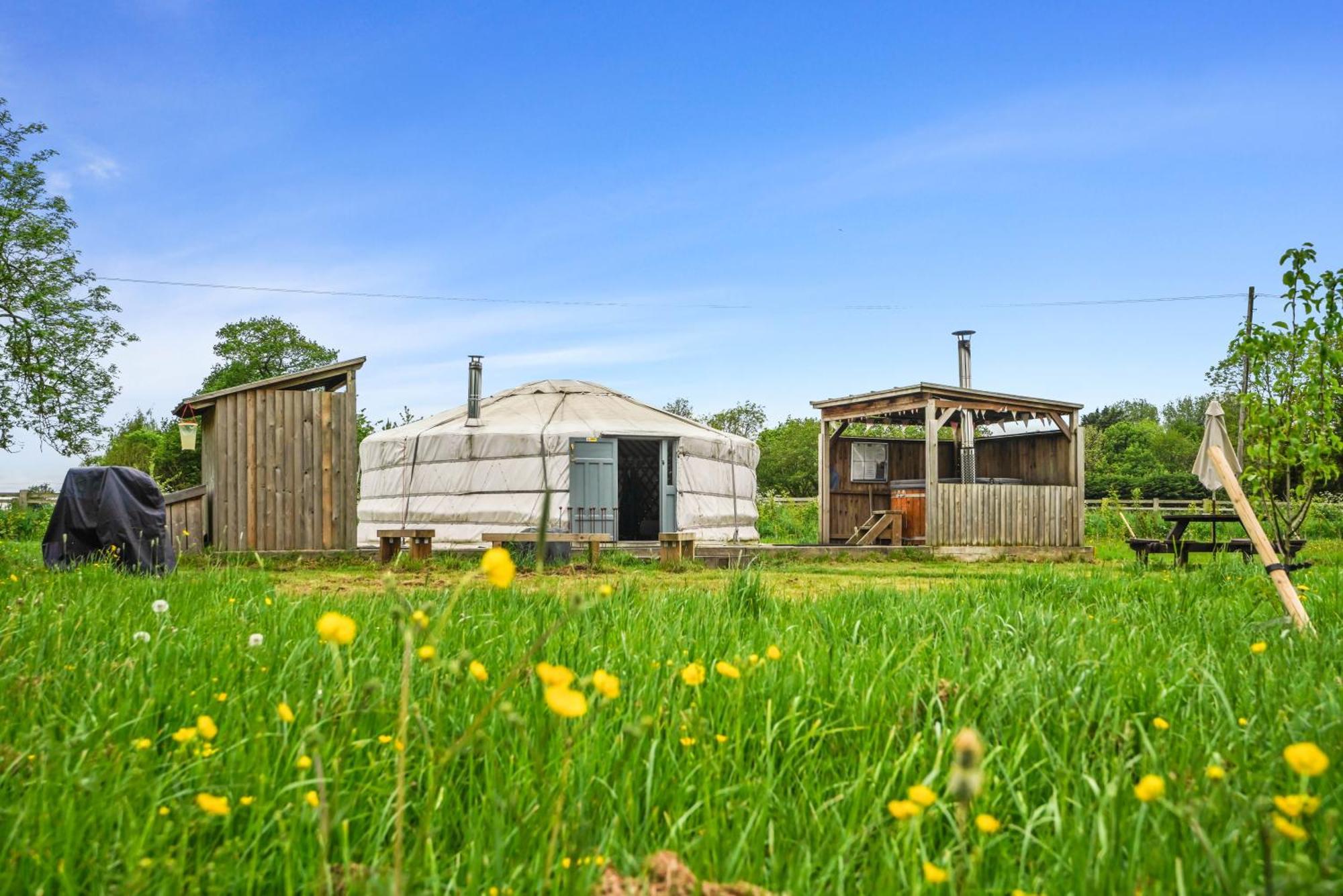 ホテル Glamp And Tipple Ltd Great Ellingham エクステリア 写真