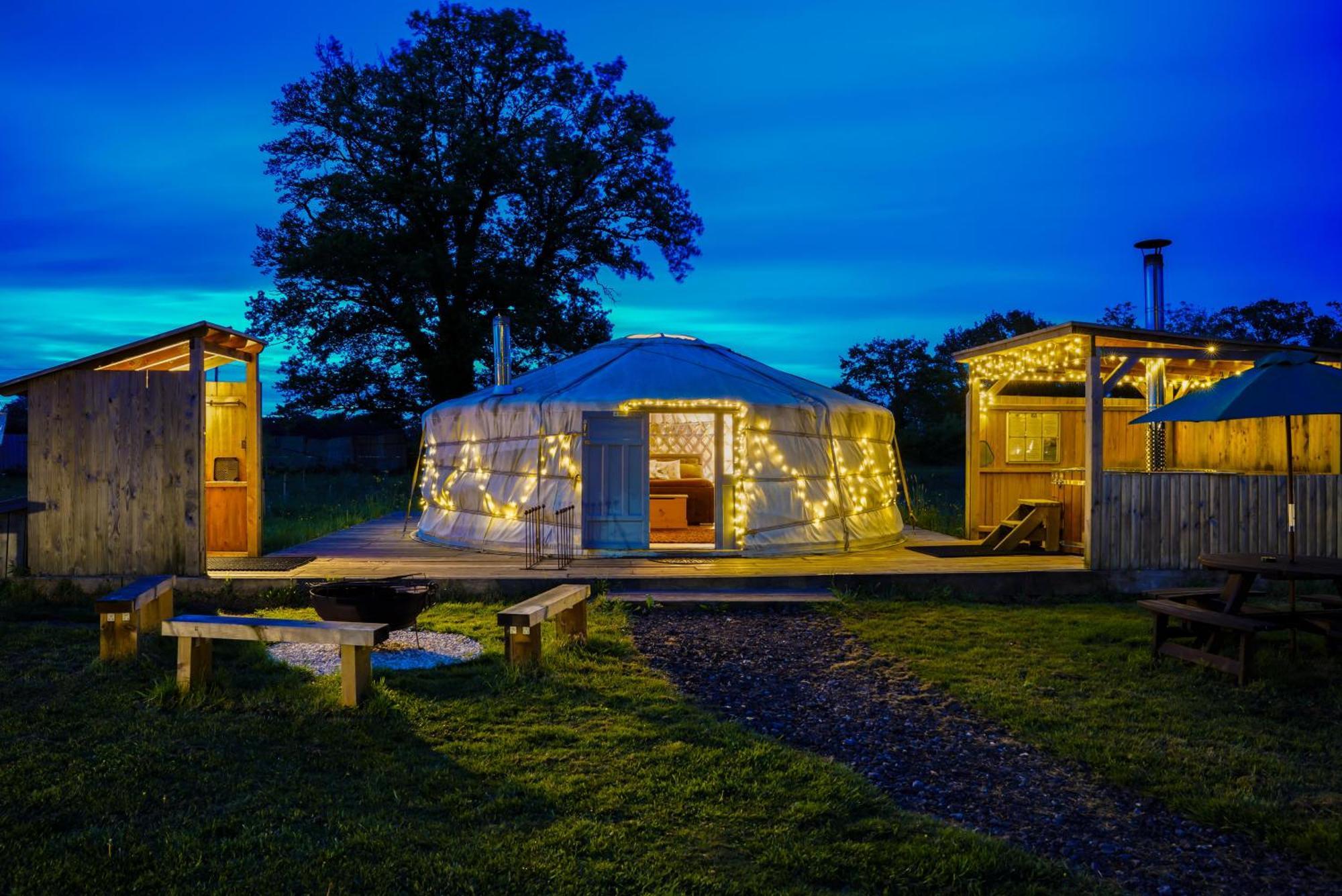 ホテル Glamp And Tipple Ltd Great Ellingham エクステリア 写真