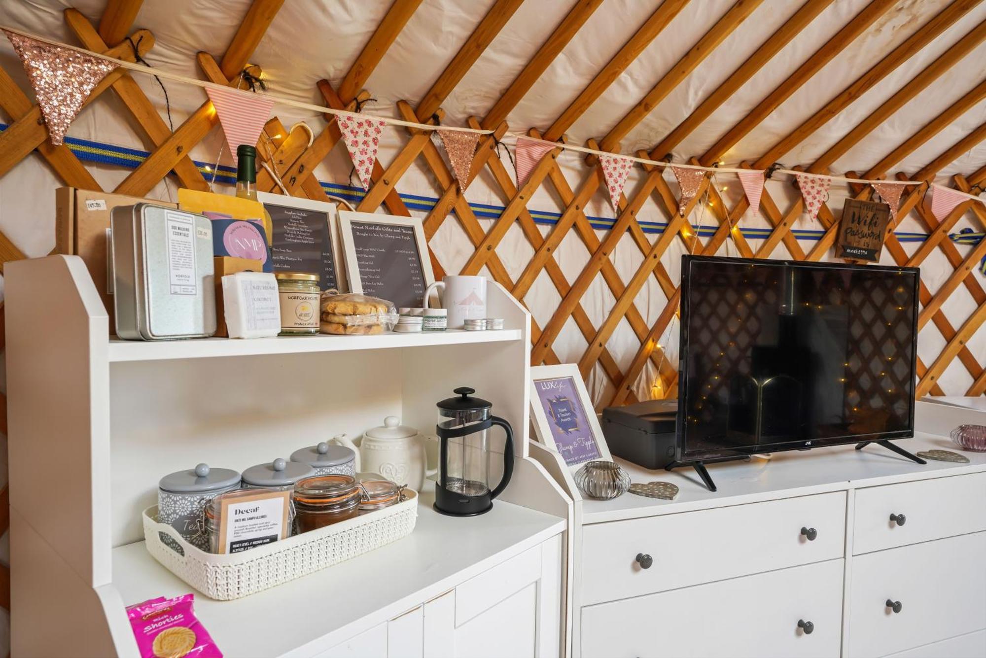 ホテル Glamp And Tipple Ltd Great Ellingham エクステリア 写真