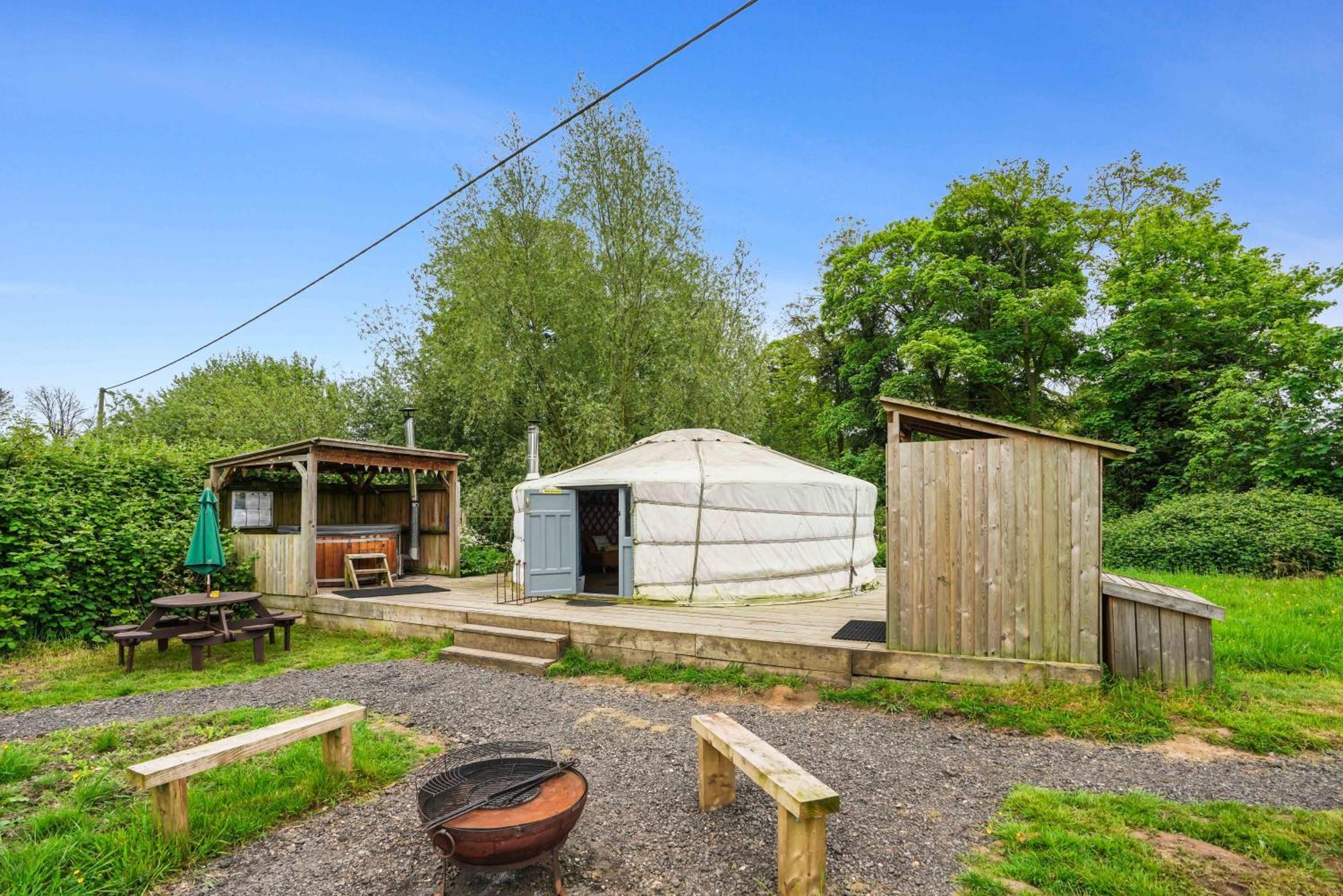 ホテル Glamp And Tipple Ltd Great Ellingham エクステリア 写真