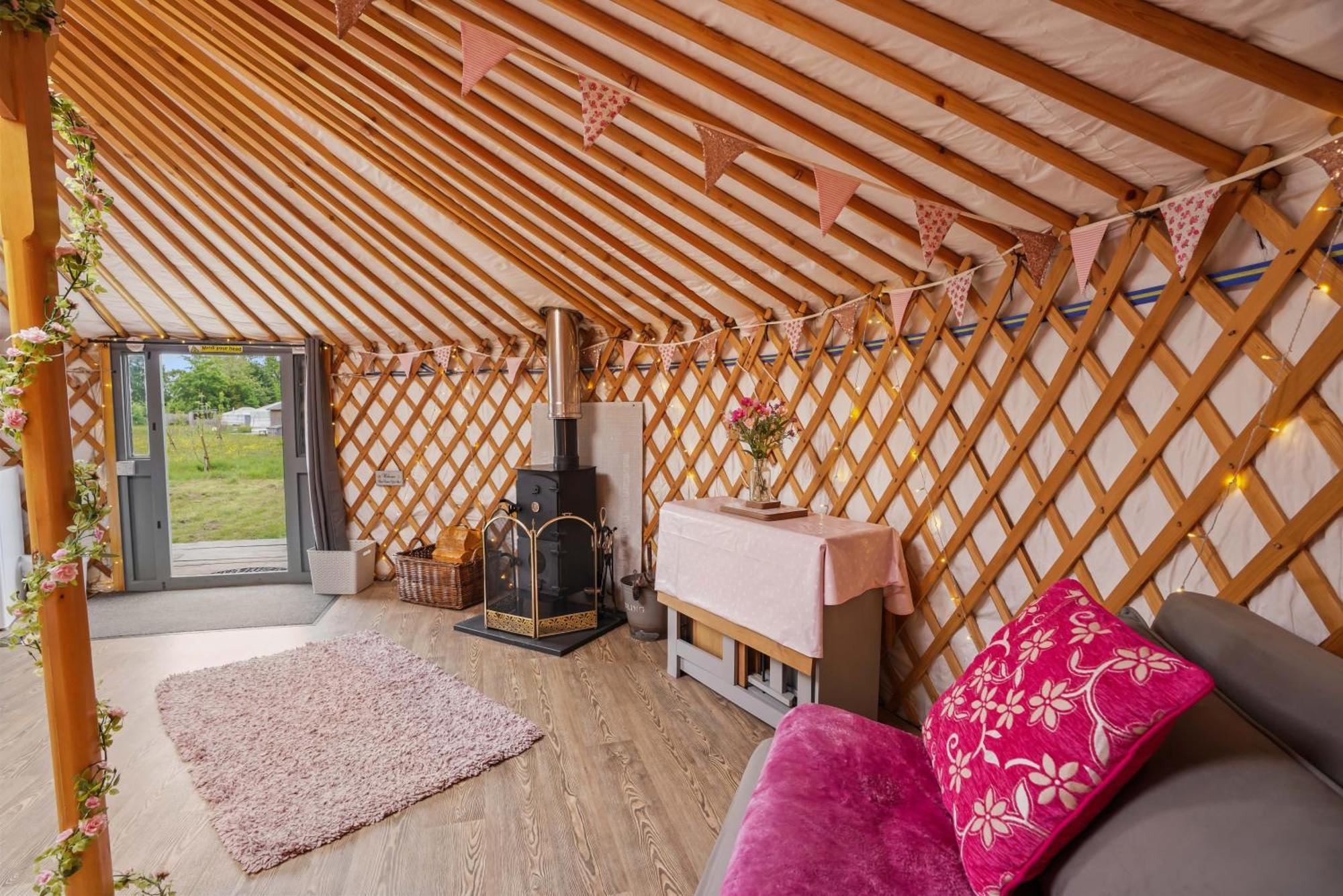 ホテル Glamp And Tipple Ltd Great Ellingham エクステリア 写真