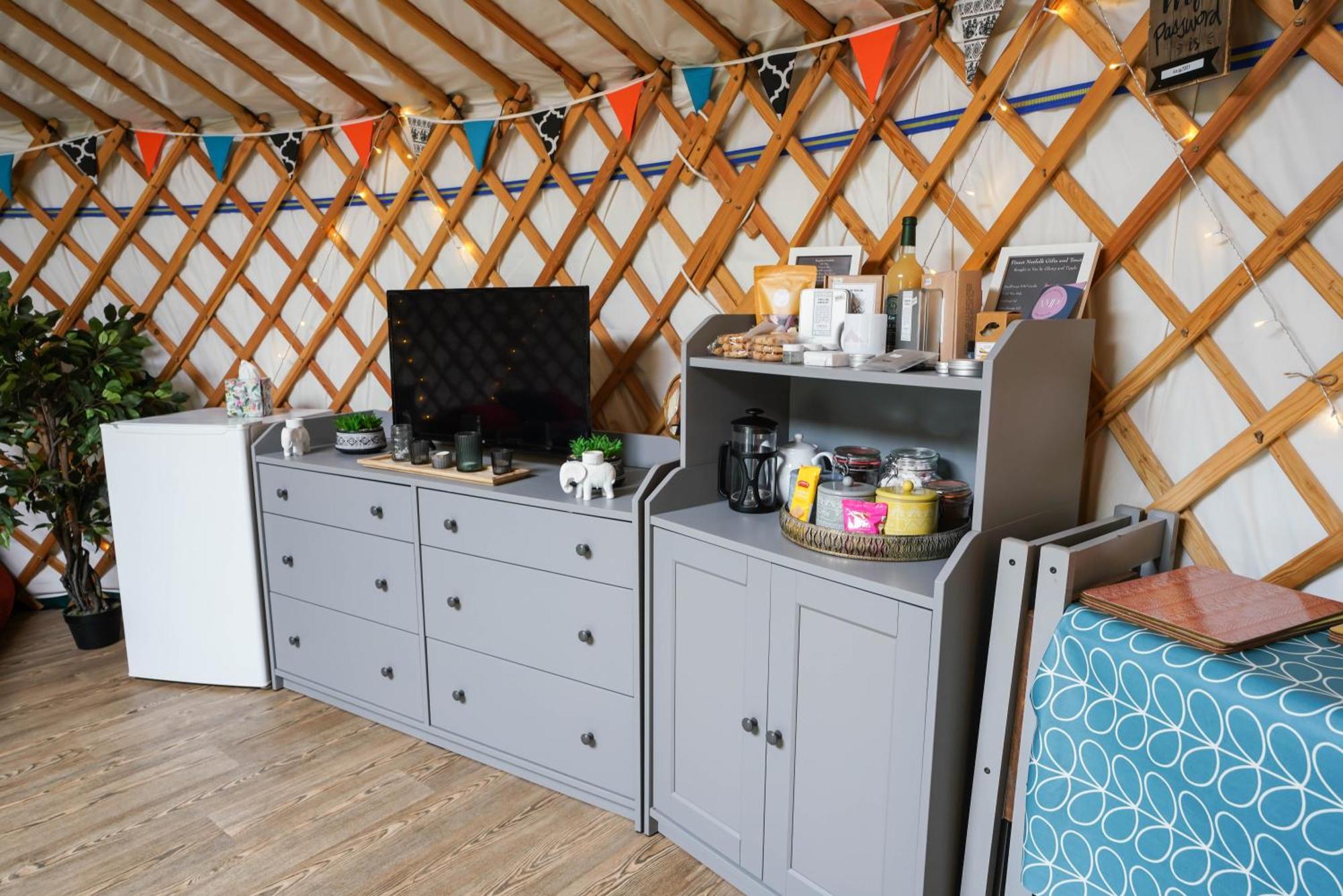 ホテル Glamp And Tipple Ltd Great Ellingham エクステリア 写真