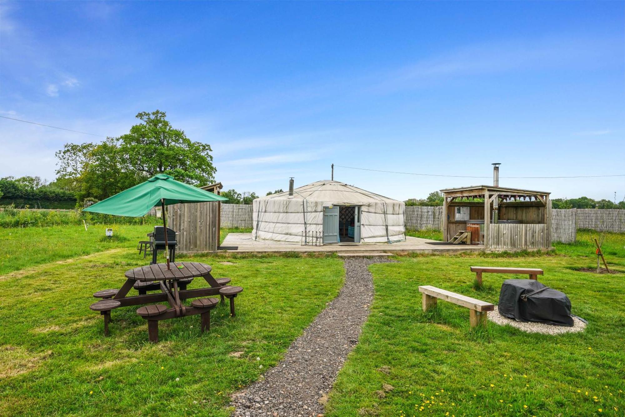 ホテル Glamp And Tipple Ltd Great Ellingham エクステリア 写真