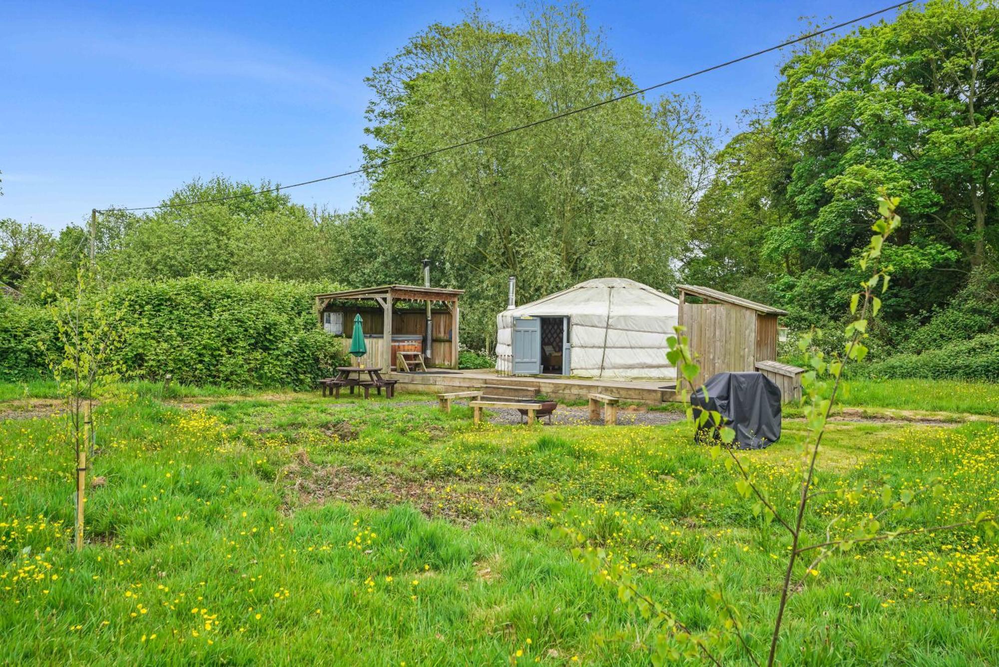 ホテル Glamp And Tipple Ltd Great Ellingham エクステリア 写真