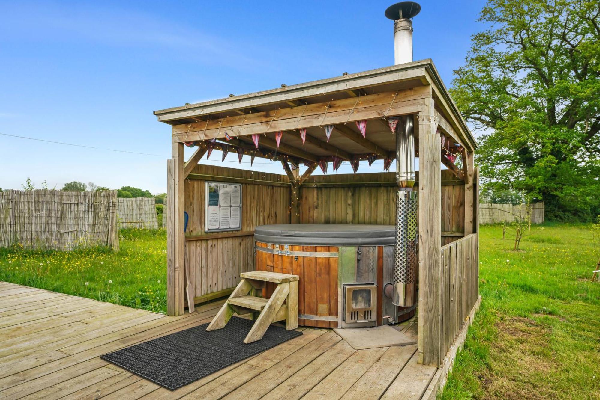 ホテル Glamp And Tipple Ltd Great Ellingham エクステリア 写真