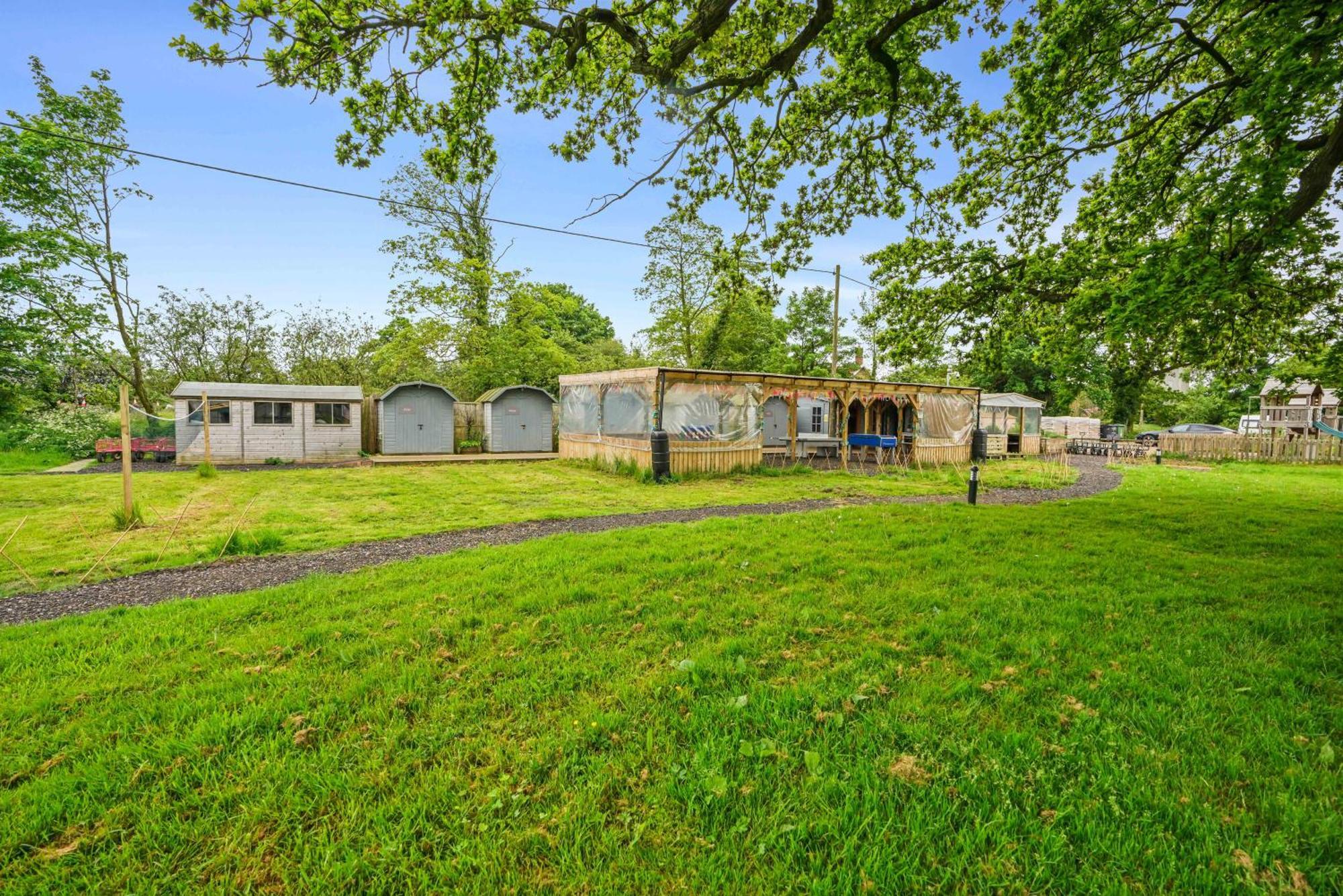 ホテル Glamp And Tipple Ltd Great Ellingham エクステリア 写真