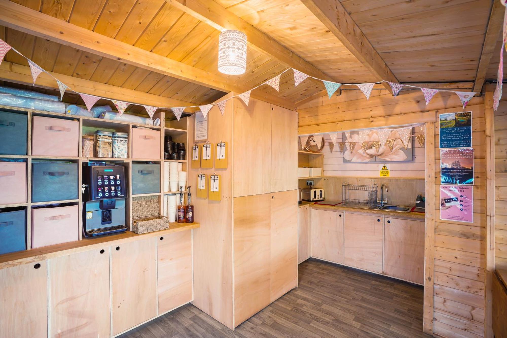 ホテル Glamp And Tipple Ltd Great Ellingham エクステリア 写真